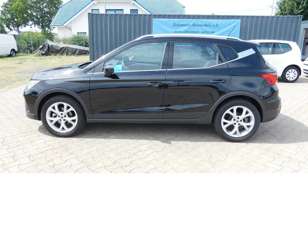 SEAT Arona - Thumbnail 1