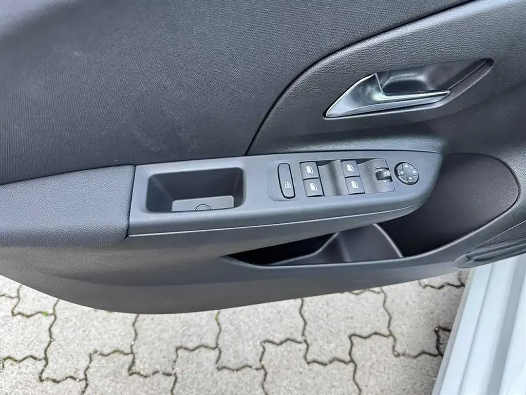 Opel Corsa - Thumbnail 11