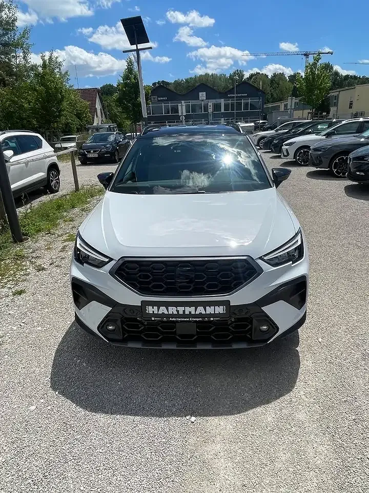 SEAT Arona - Thumbnail 2