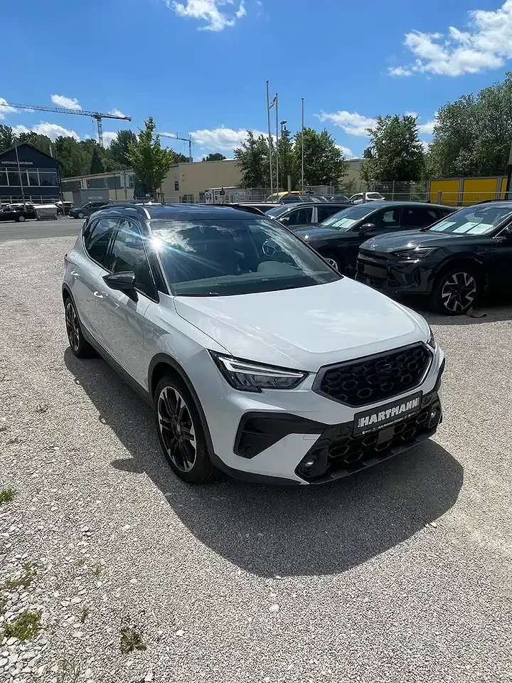 SEAT Arona - Thumbnail 3