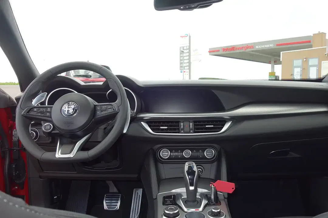 Alfa Romeo Stelvio - Thumbnail 11