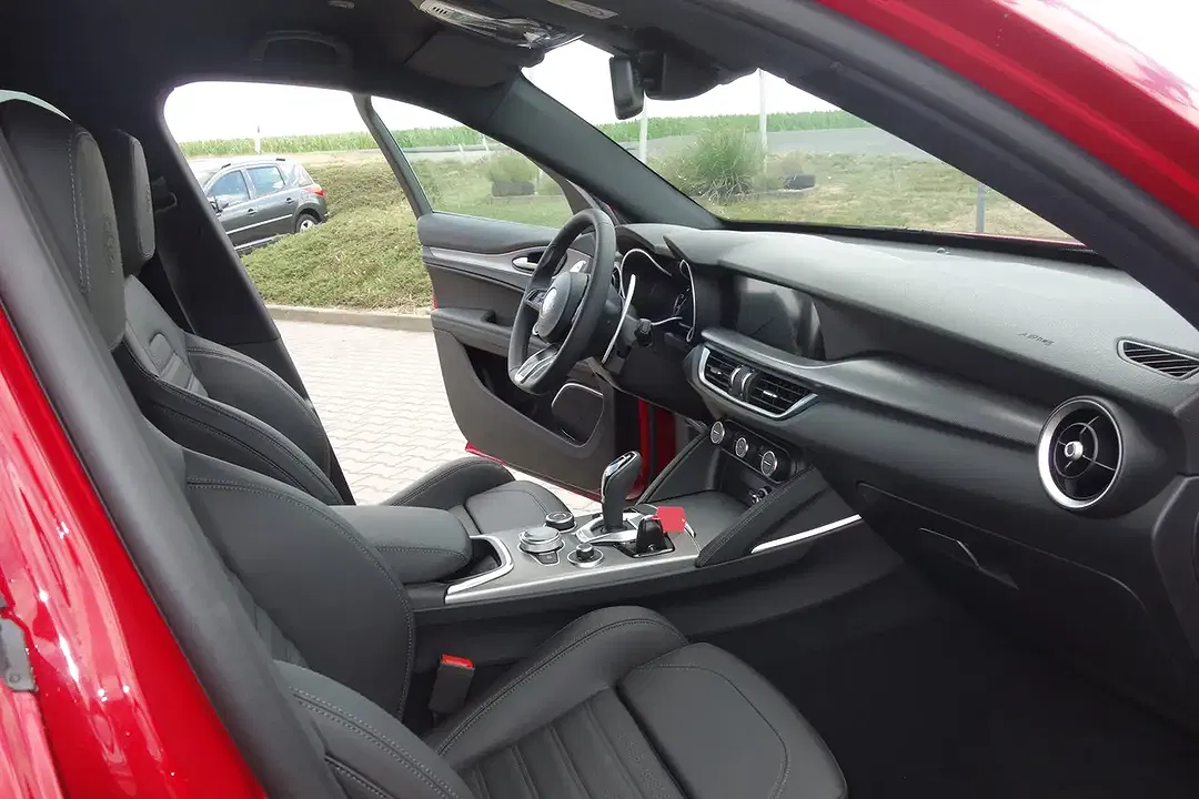 Alfa Romeo Stelvio Q4 Sprint Veloce - foto 15