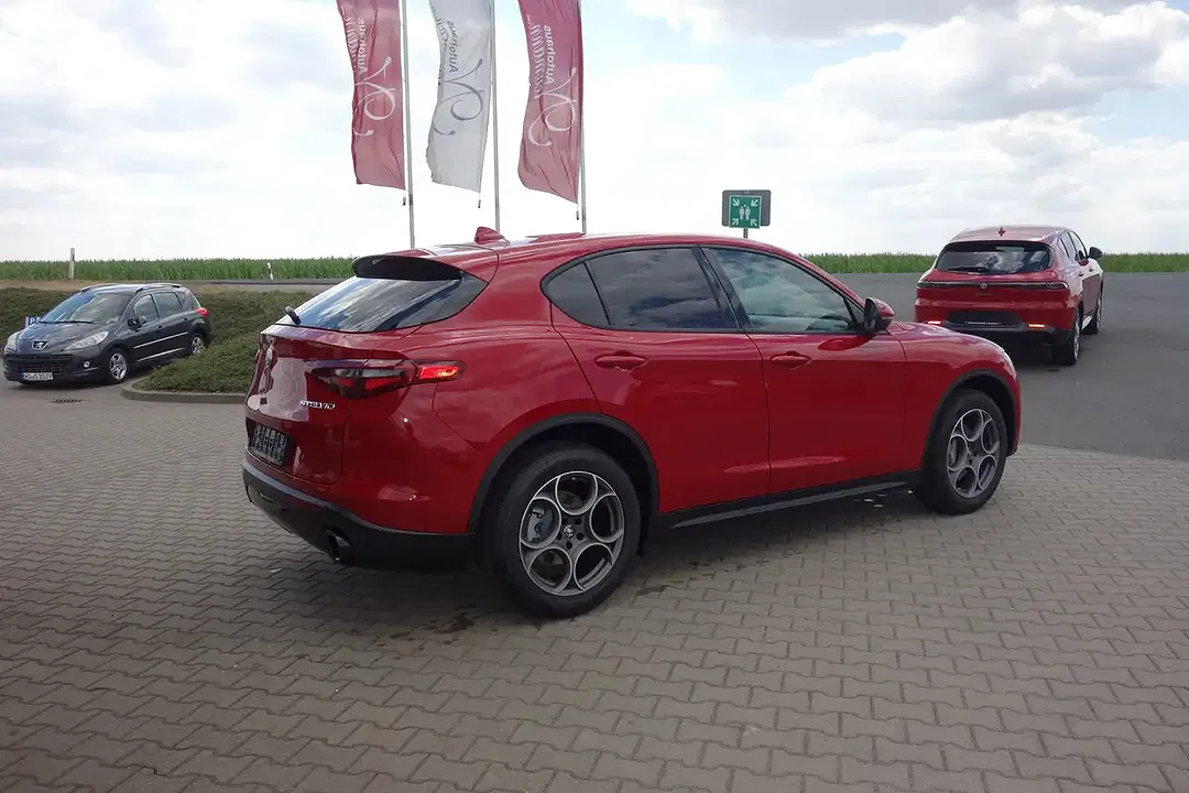 Alfa Romeo Stelvio - Thumbnail 3