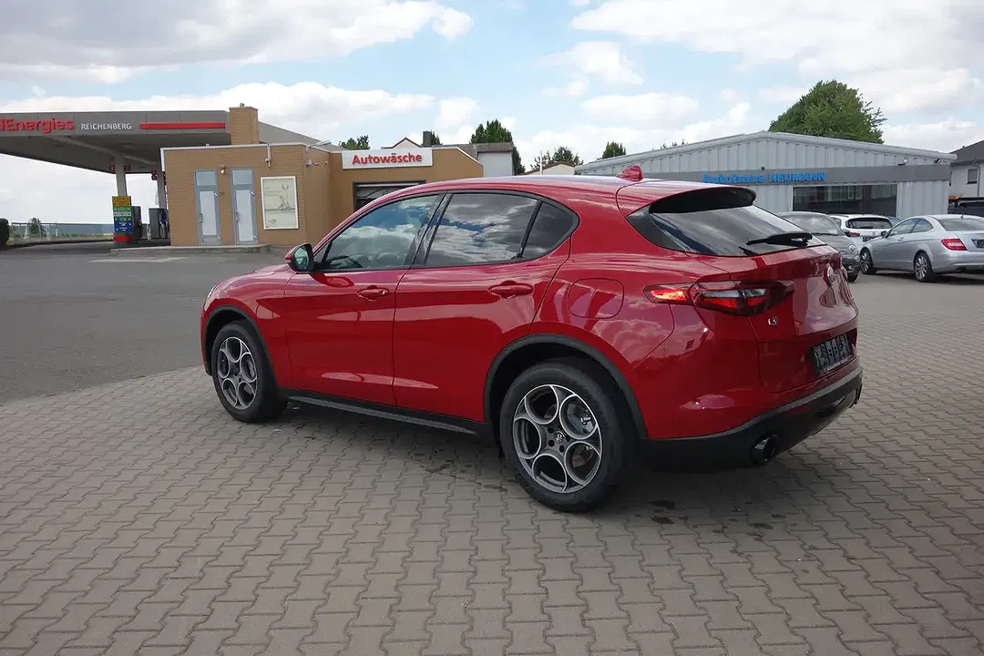 Alfa Romeo Stelvio - Thumbnail 4