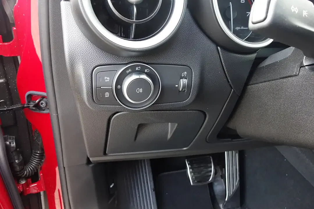Alfa Romeo Stelvio - Thumbnail 7