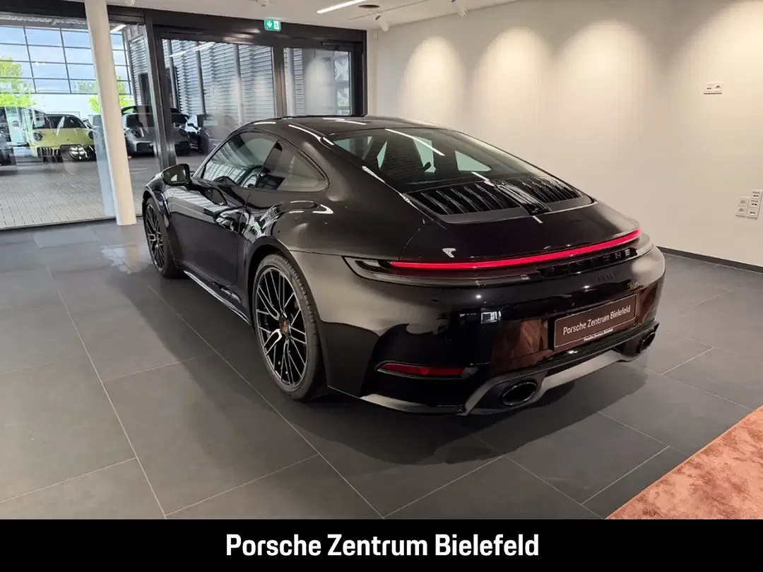 Porsche 992 - Thumbnail 3