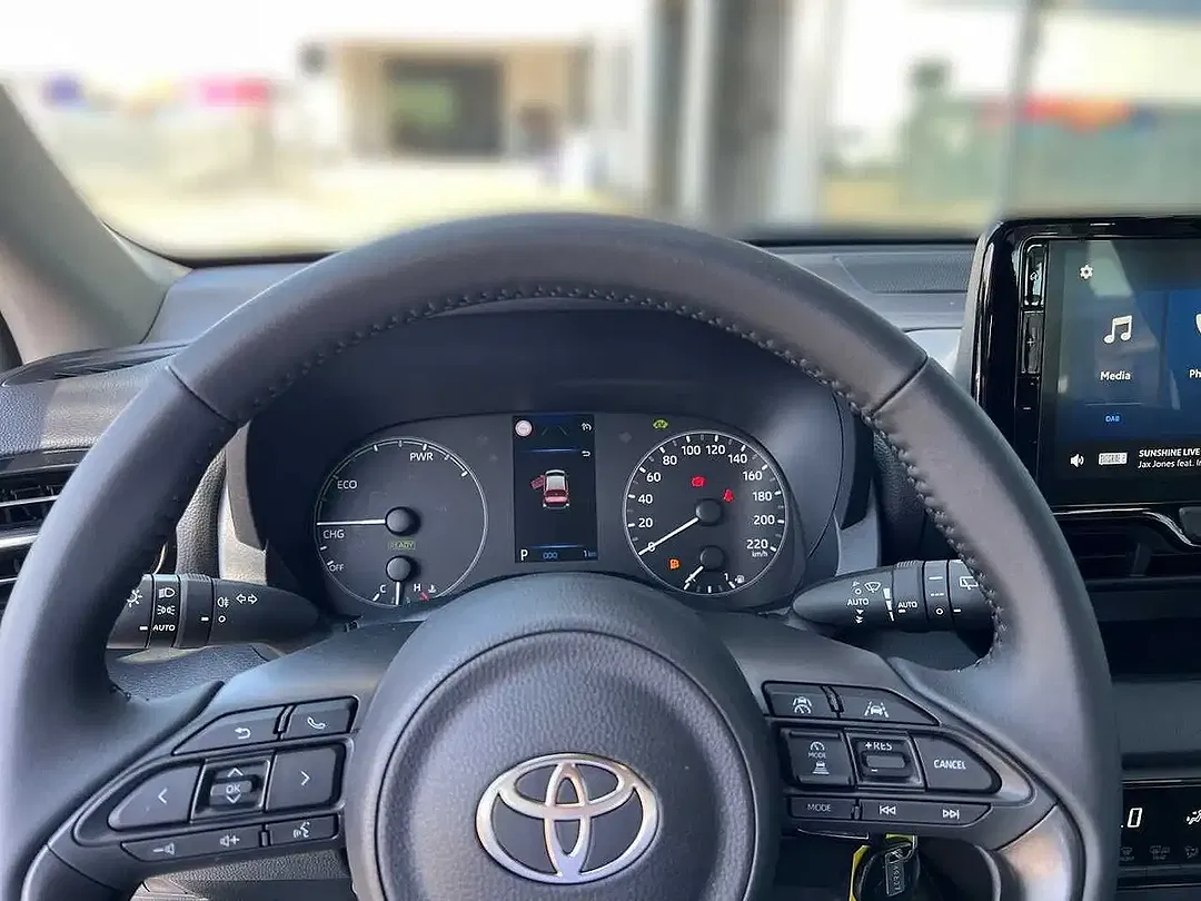 Toyota Yaris - Thumbnail 11