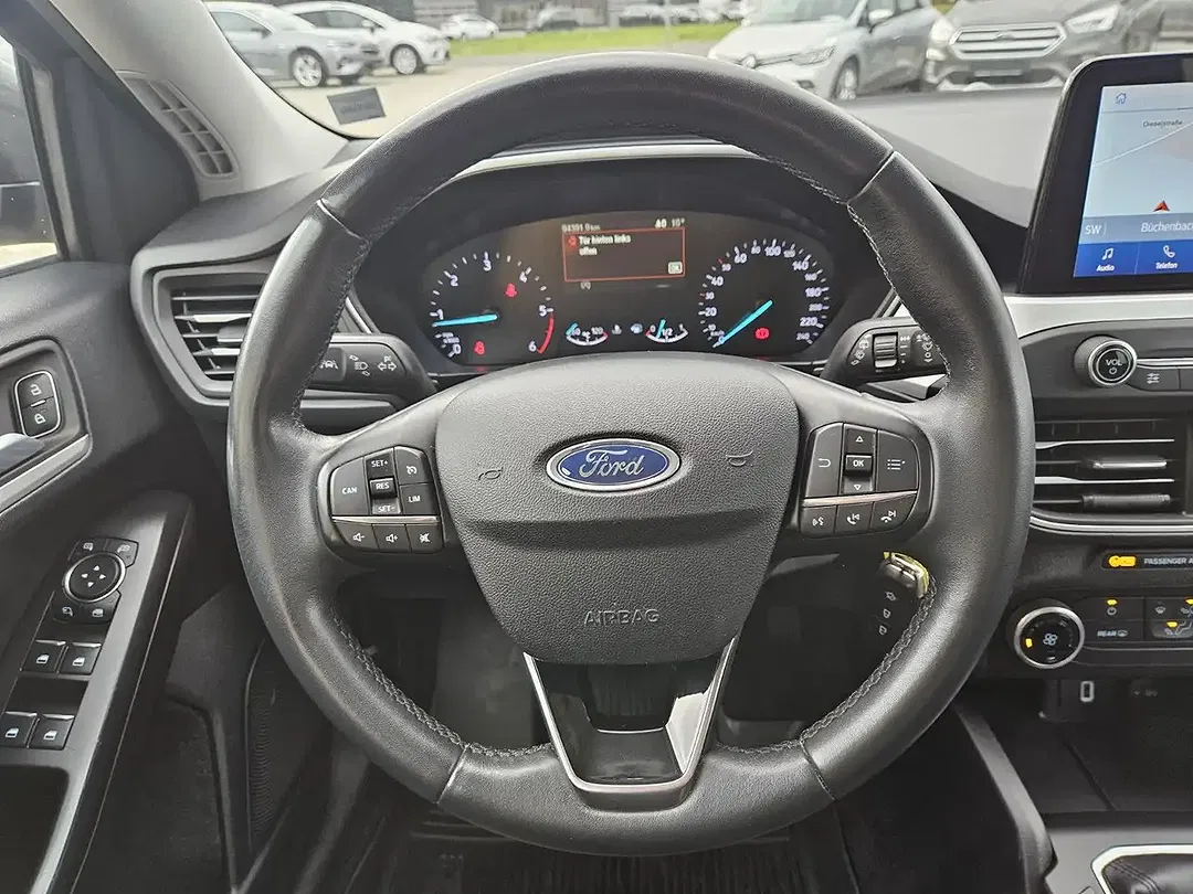 Ford Focus - Thumbnail 11