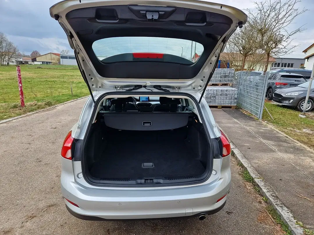 Ford Focus - Thumbnail 10
