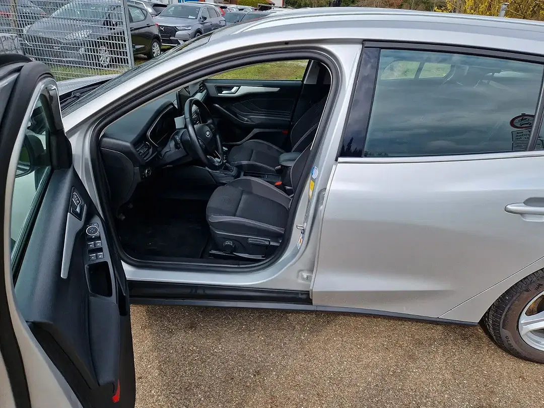 Ford Focus - Thumbnail 14