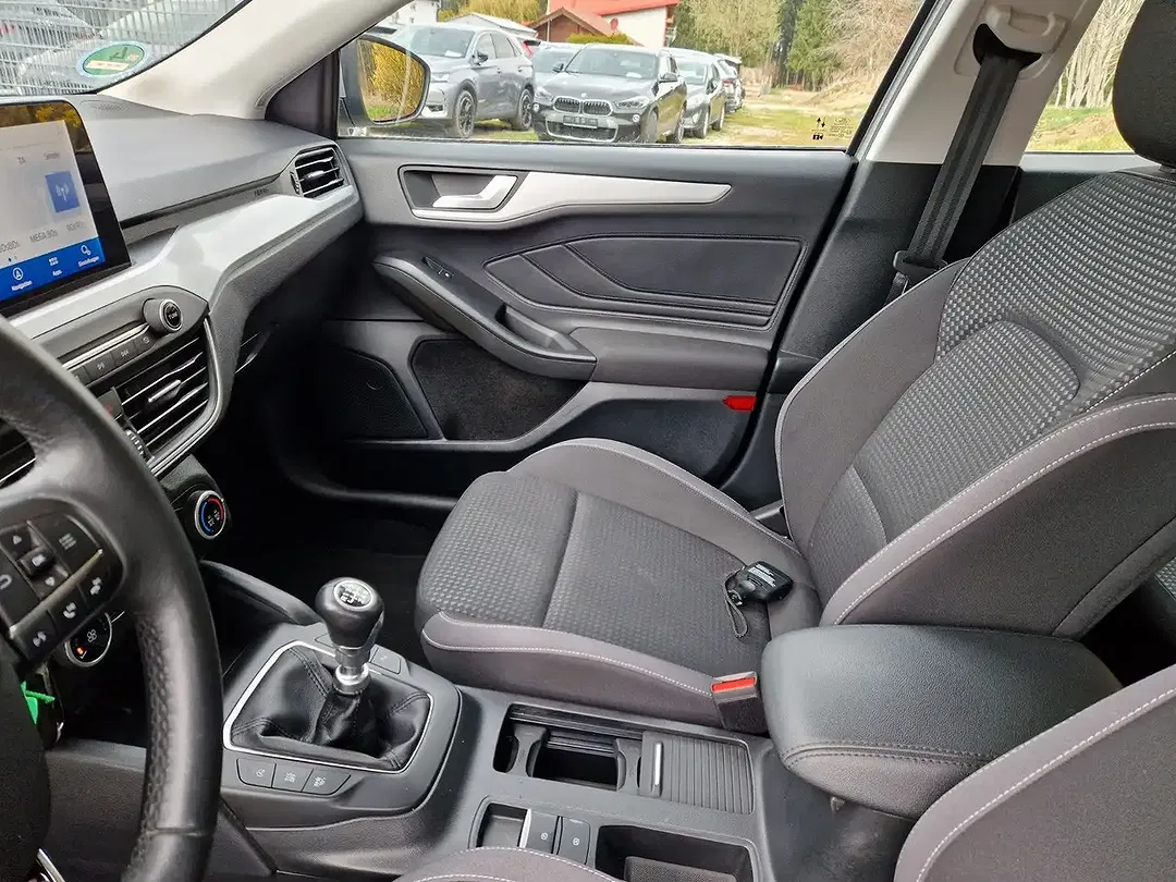 Ford Focus - Thumbnail 18