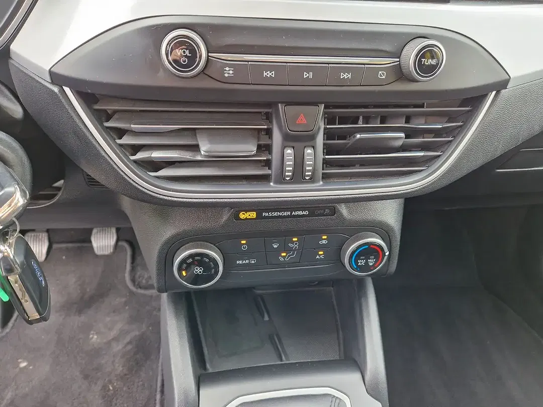Ford Focus - Thumbnail 23