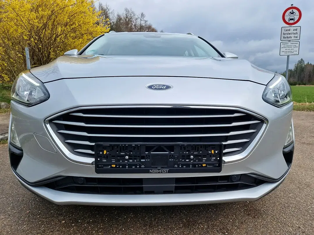 Ford Focus - Thumbnail 3