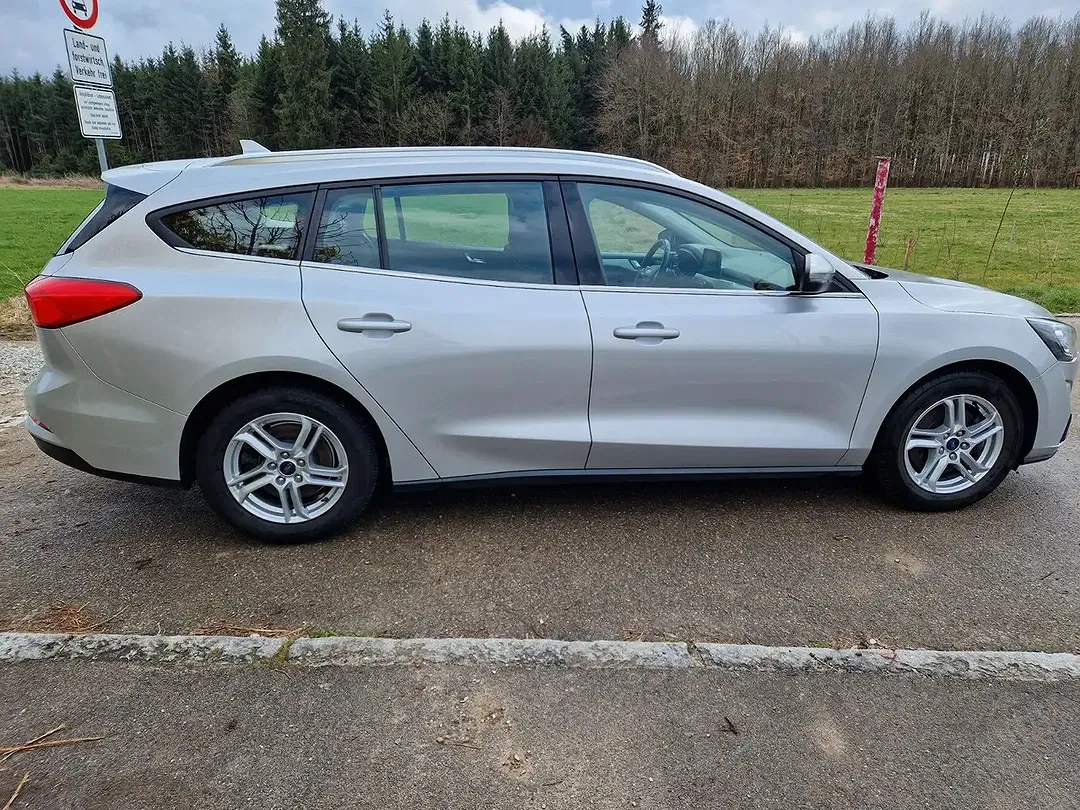 Ford Focus - Thumbnail 5