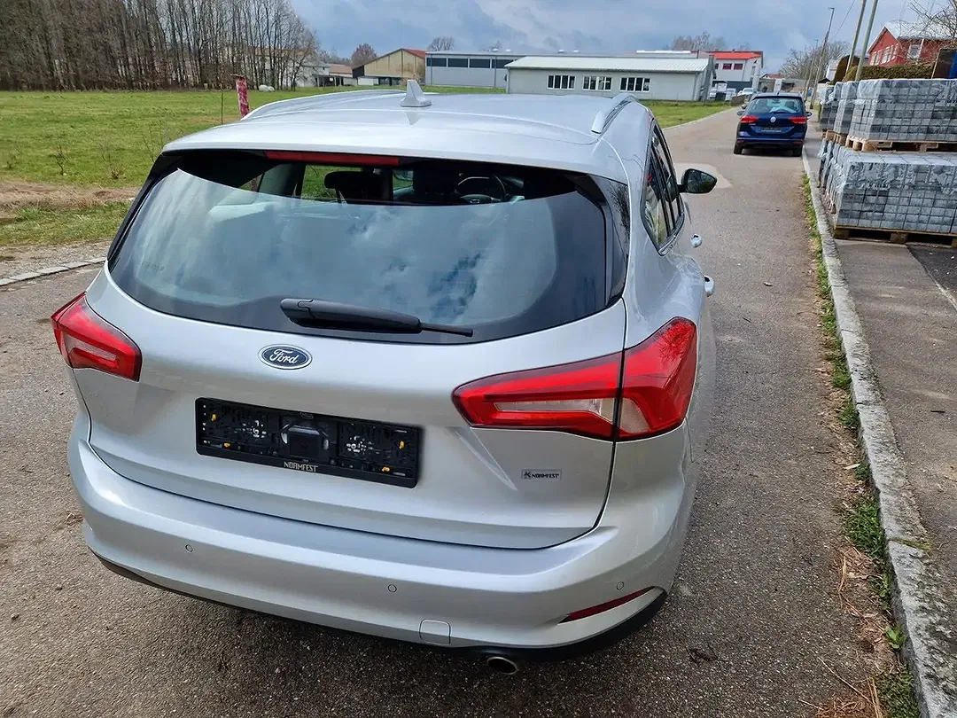 Ford Focus - Thumbnail 6