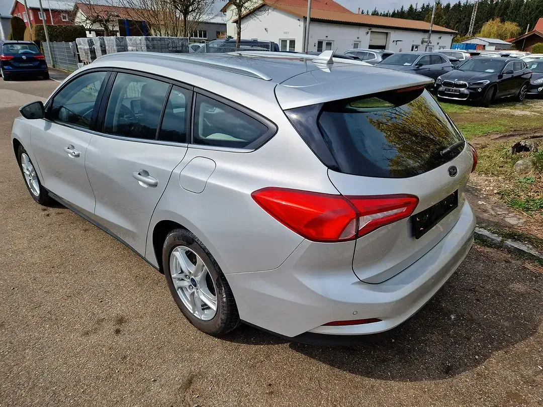Ford Focus - Thumbnail 8
