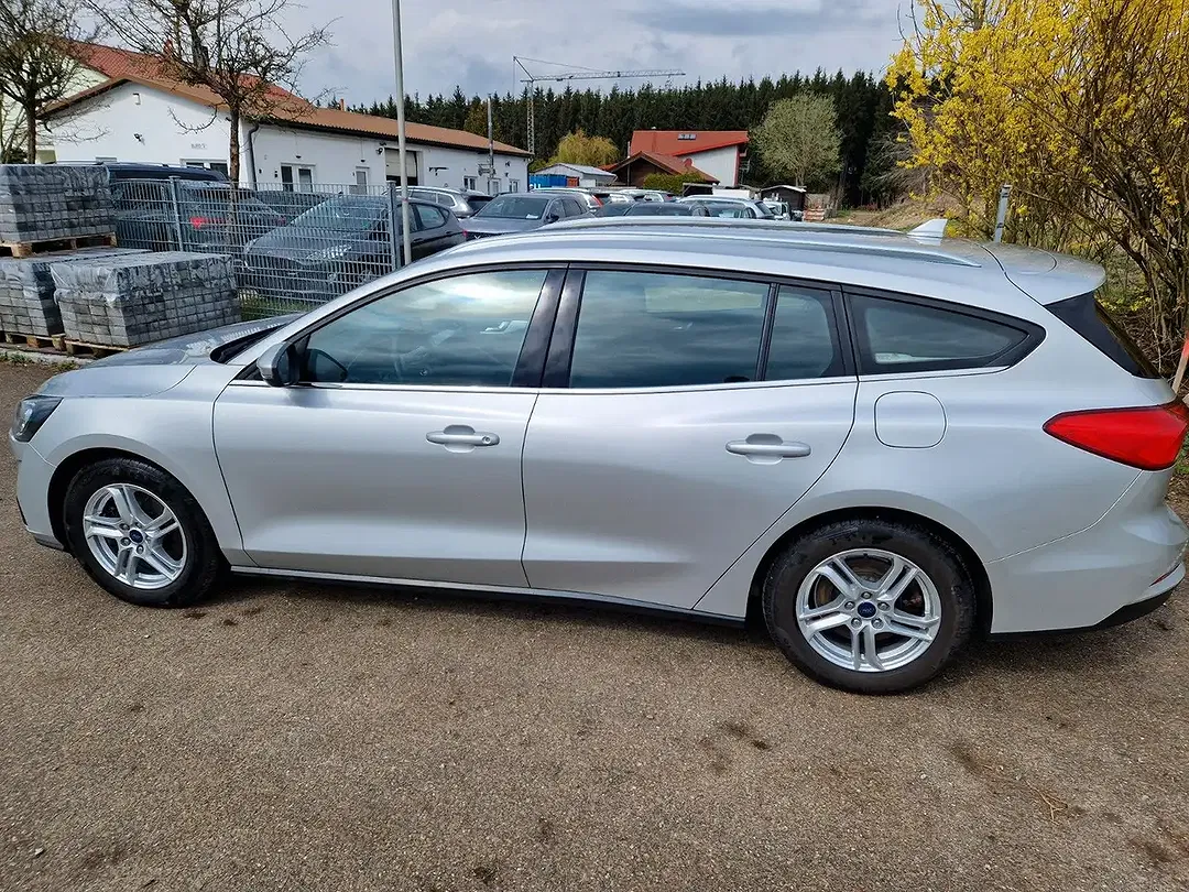 Ford Focus - Thumbnail 9