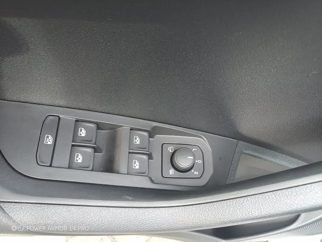 Skoda Karoq - Thumbnail 7