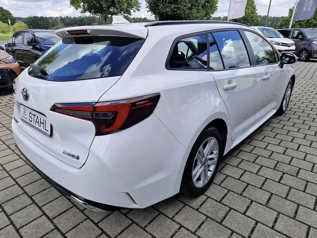 Toyota Corolla - Thumbnail 5