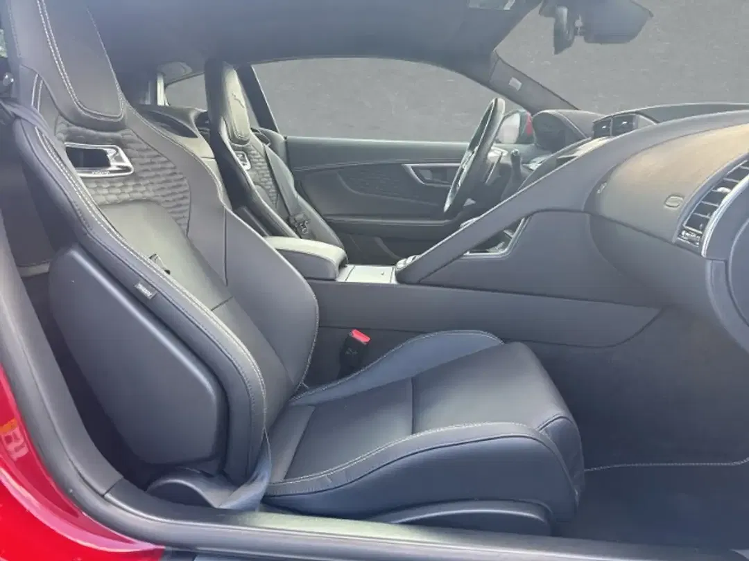 Jaguar F-Type - Thumbnail 3