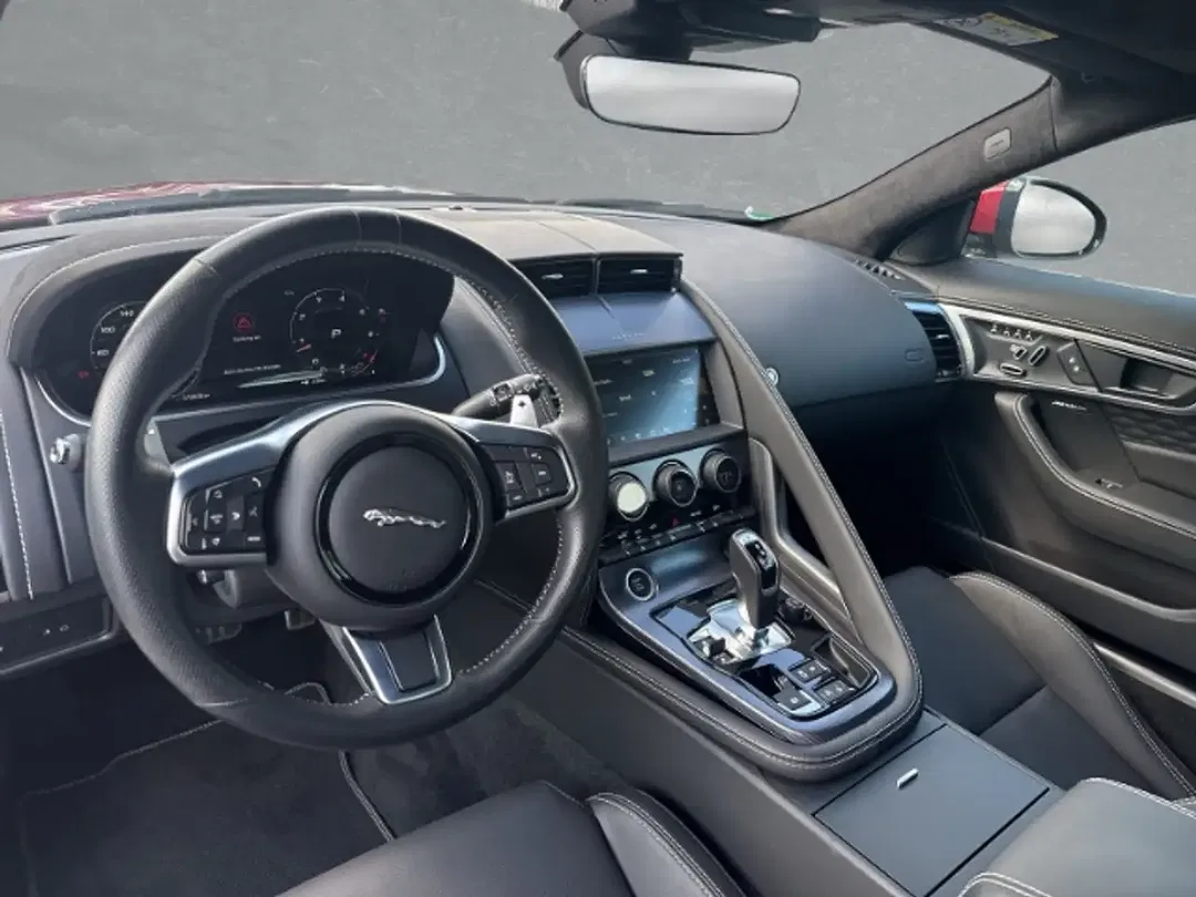 Jaguar F-Type - Thumbnail 4