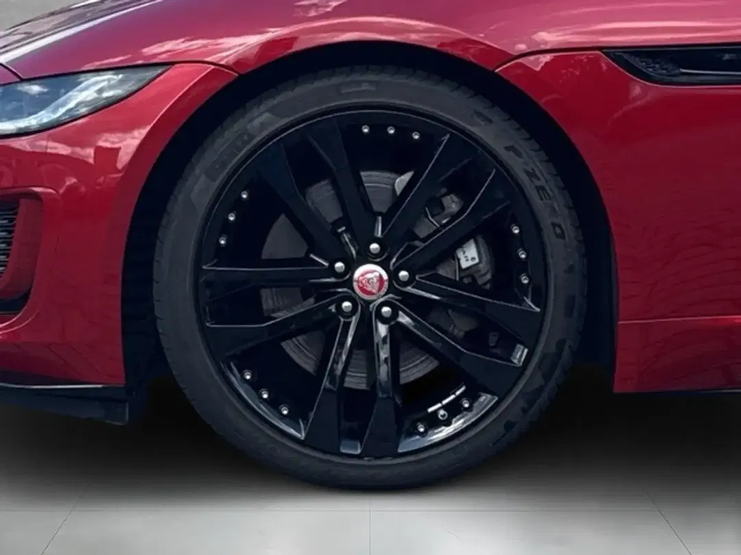 Jaguar F-Type - Thumbnail 9