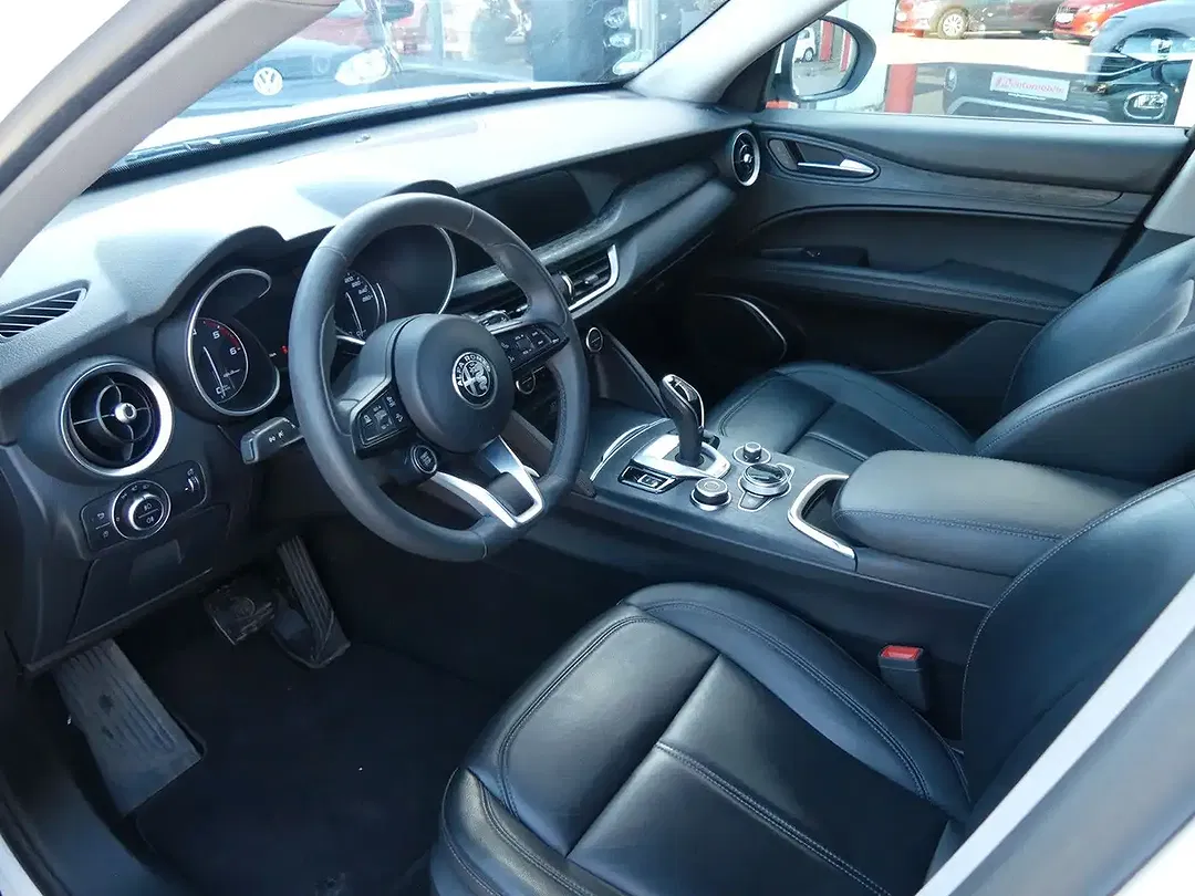Alfa Romeo Stelvio - Thumbnail 12