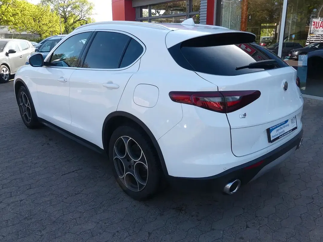 Alfa Romeo Stelvio - Thumbnail 3