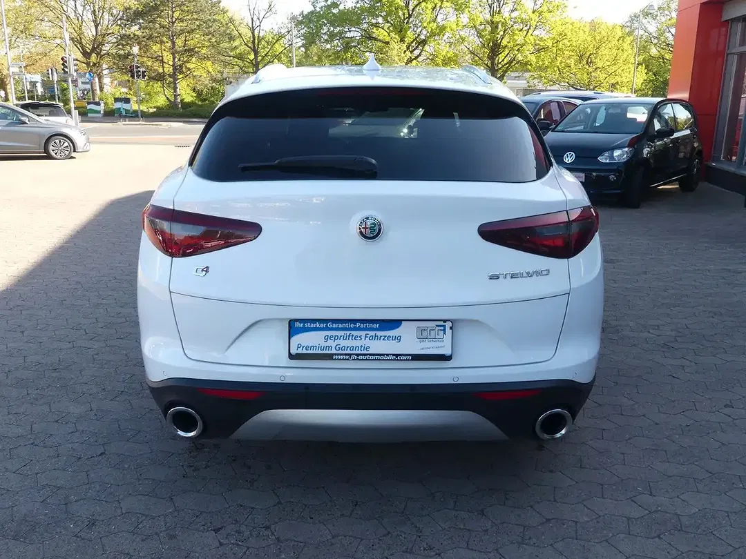 Alfa Romeo Stelvio - Thumbnail 4