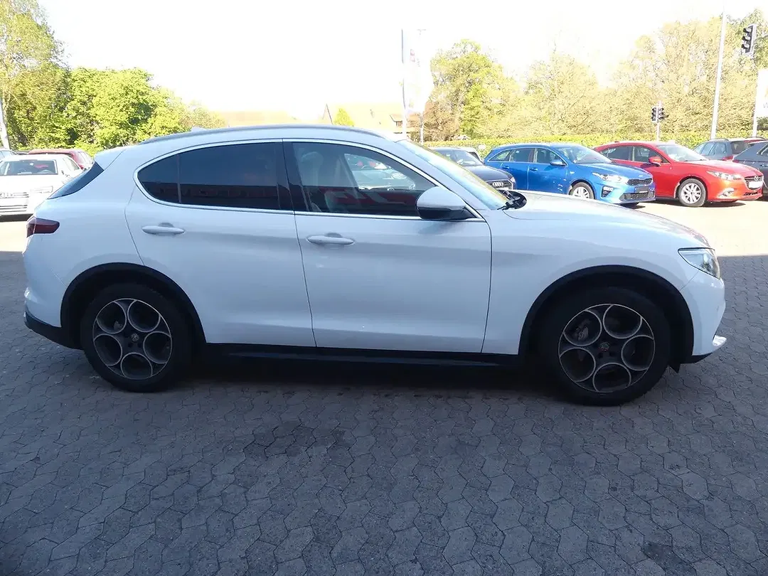 Alfa Romeo Stelvio - Thumbnail 6