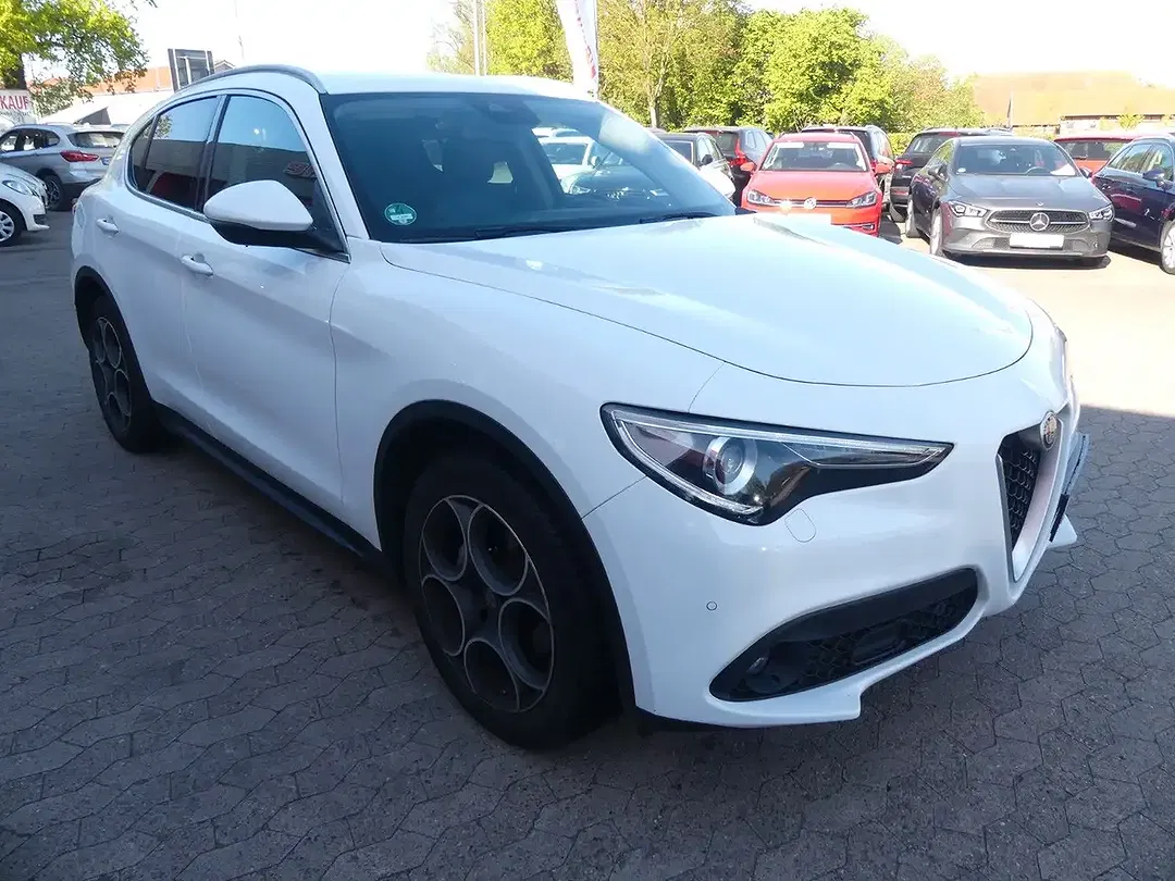 Alfa Romeo Stelvio - Thumbnail 7