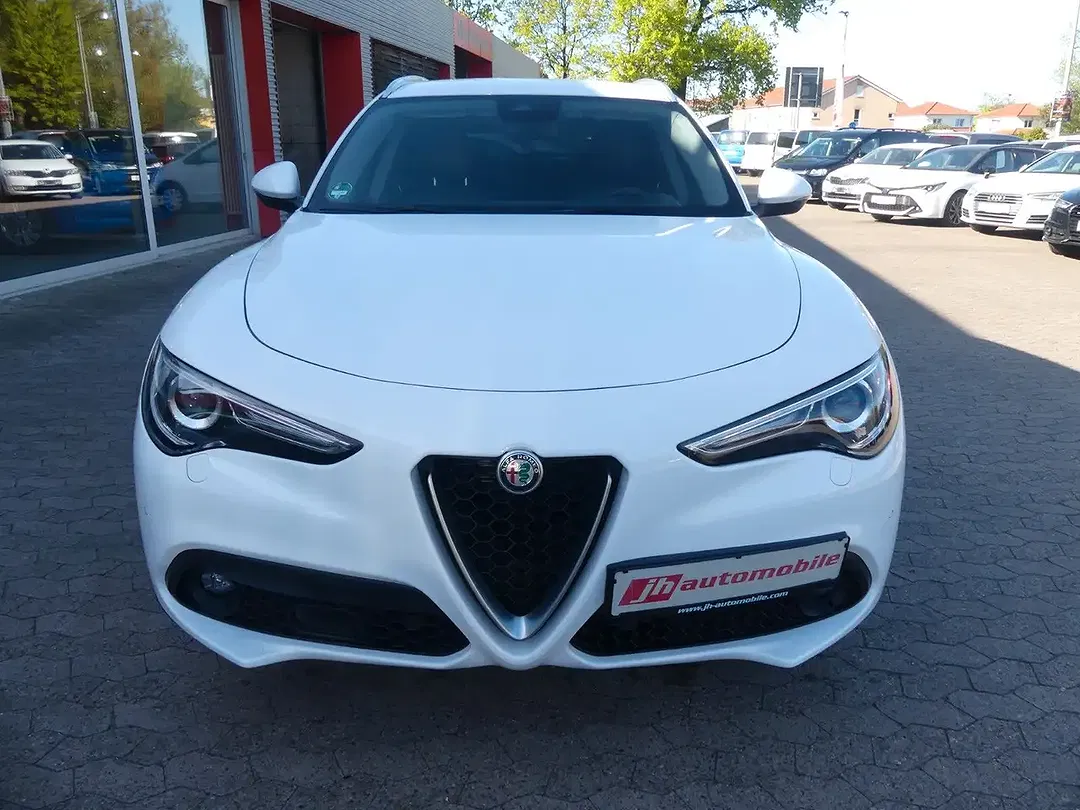 Alfa Romeo Stelvio - Thumbnail 8