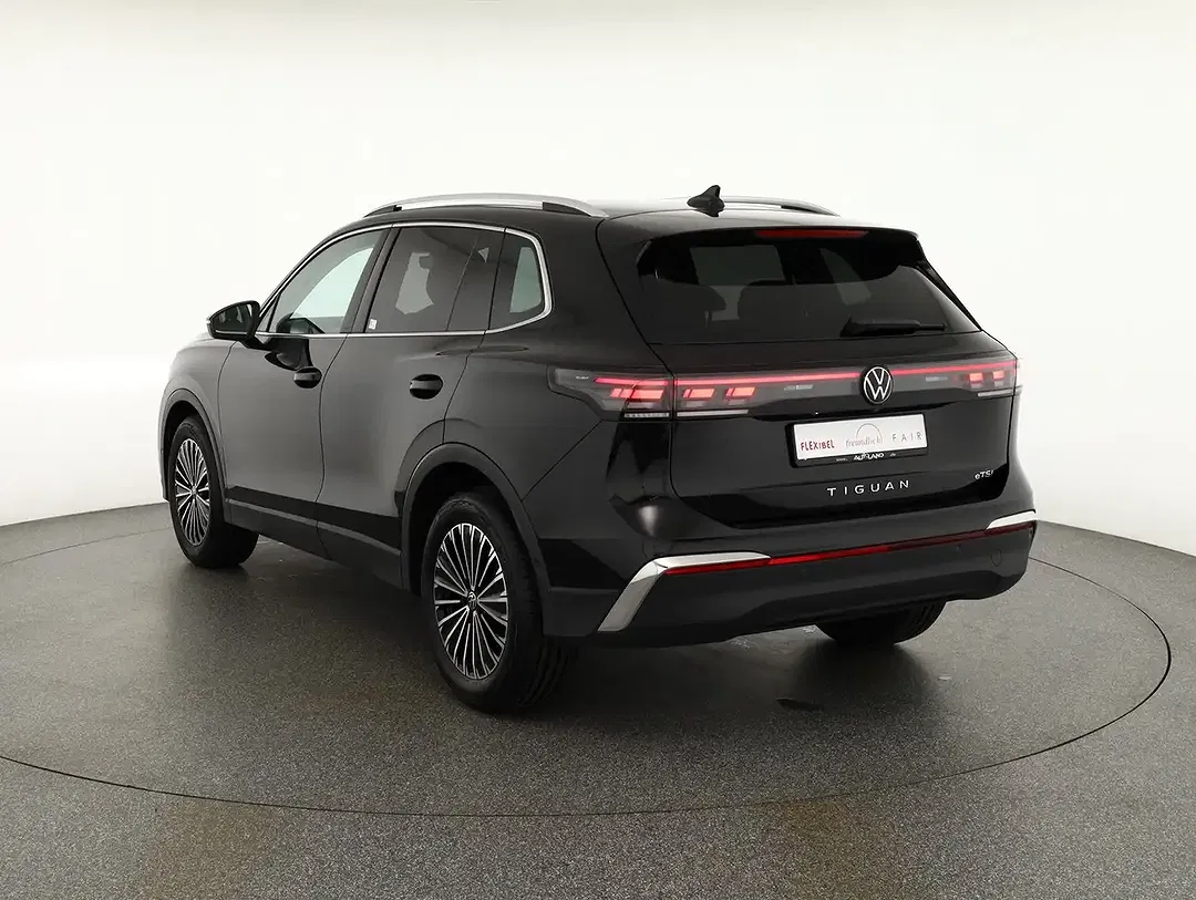 Volkswagen Tiguan - Thumbnail 3