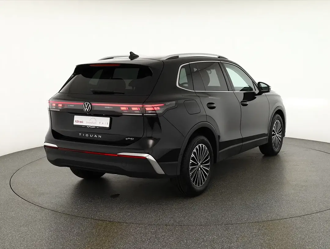 Volkswagen Tiguan - Thumbnail 5