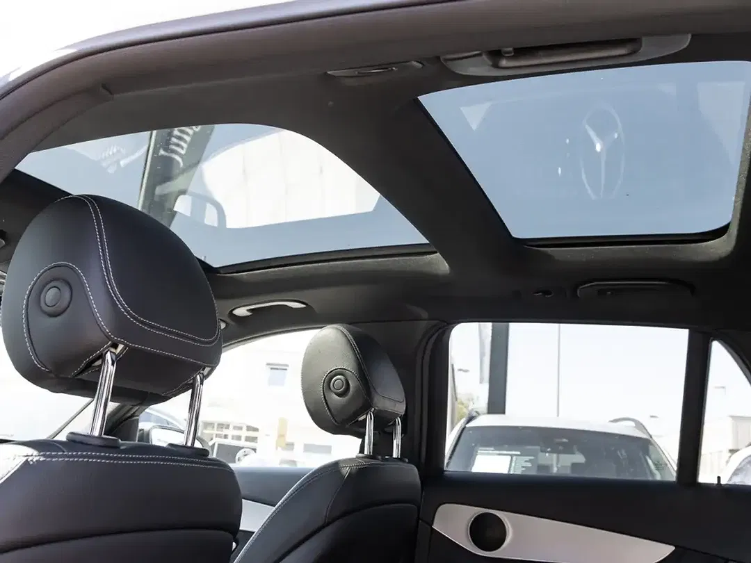 Mercedes-Benz GLC 300 - Thumbnail 10