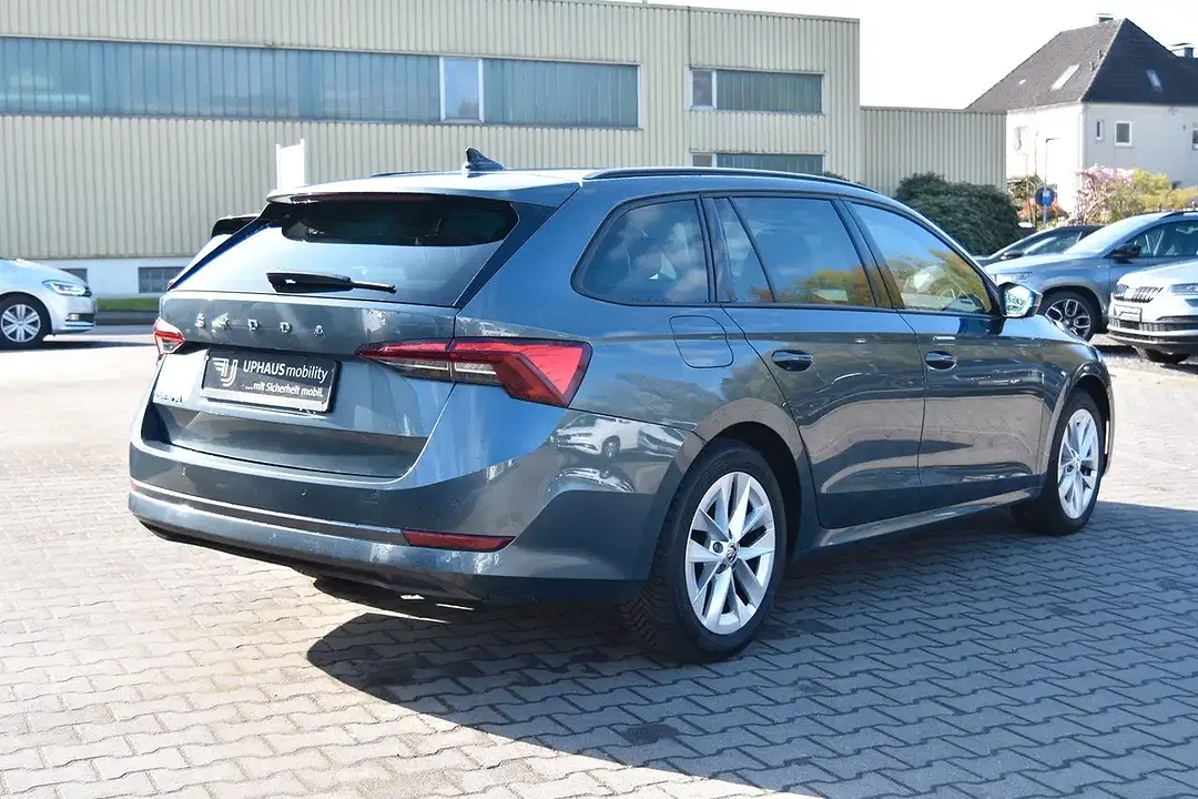 Skoda Octavia - Thumbnail 3