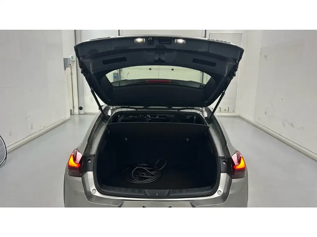 Lexus UX 300e - Thumbnail 14
