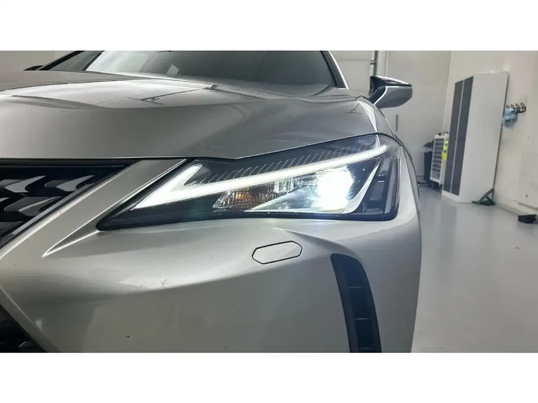 Lexus UX 300e - Thumbnail 18