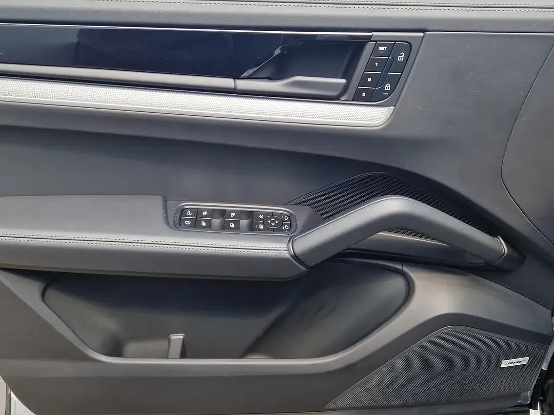 Porsche Cayenne - Thumbnail 13