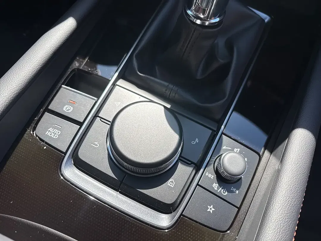 Mazda 3 - Thumbnail 10