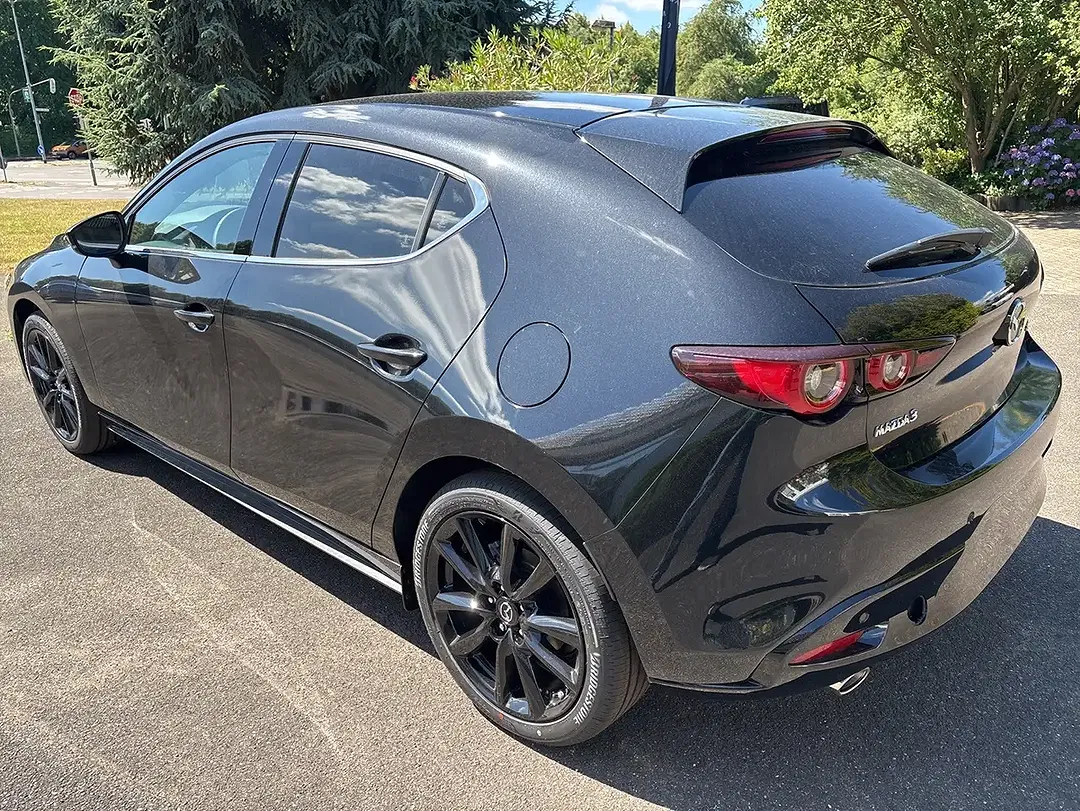 Mazda 3 - Thumbnail 3