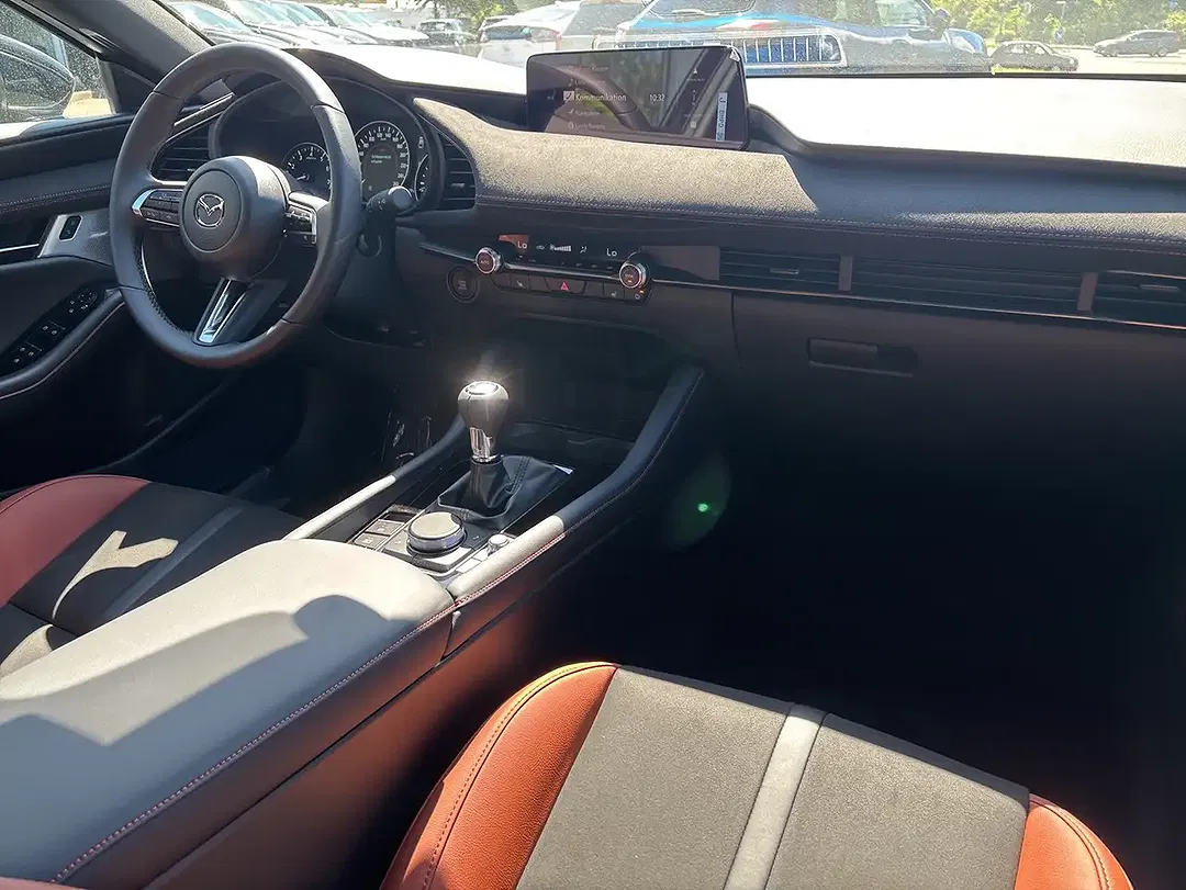 Mazda 3 - Thumbnail 8