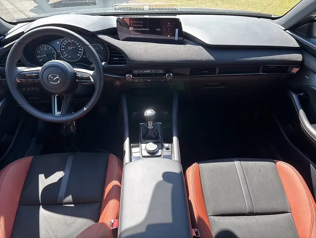 Mazda 3 - Thumbnail 9