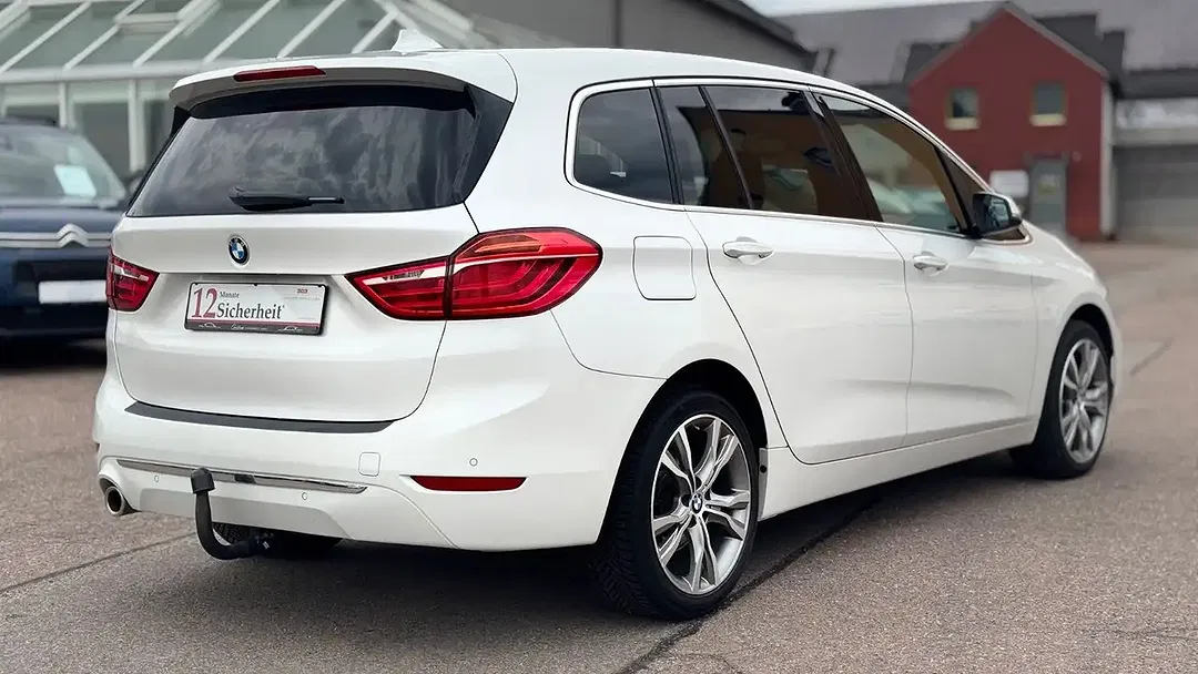 BMW 216 - Thumbnail 3
