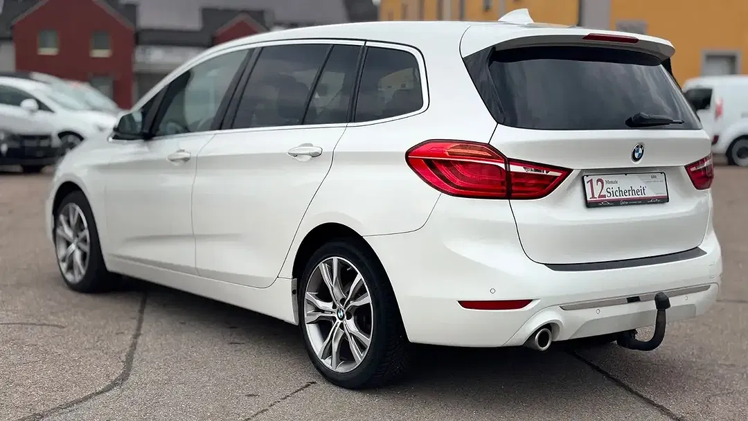 BMW 216 - Thumbnail 4