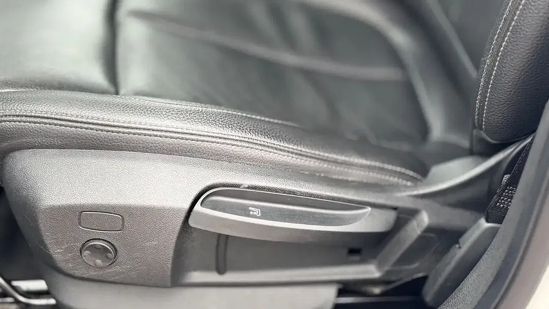 BMW 216 - Thumbnail 8