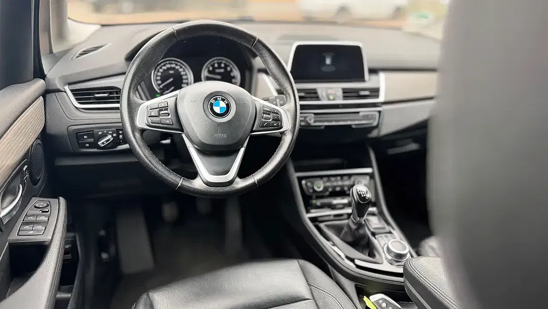 BMW 216 - Thumbnail 9