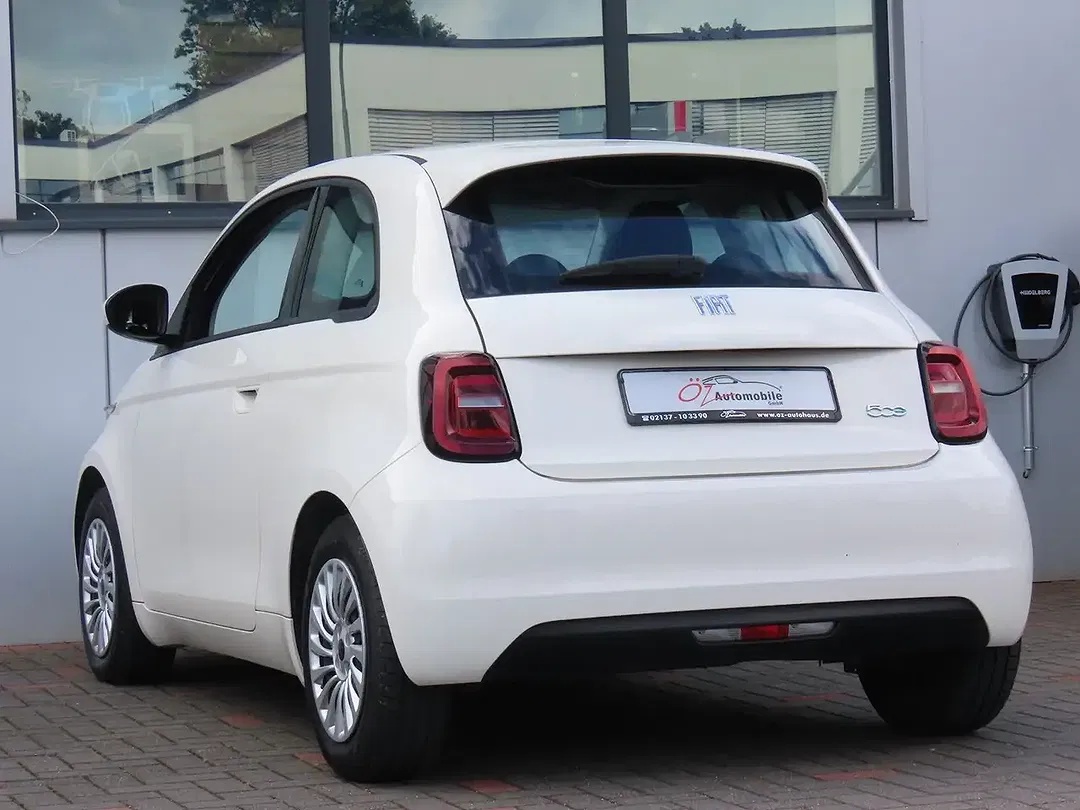 Fiat 500e - Thumbnail 10