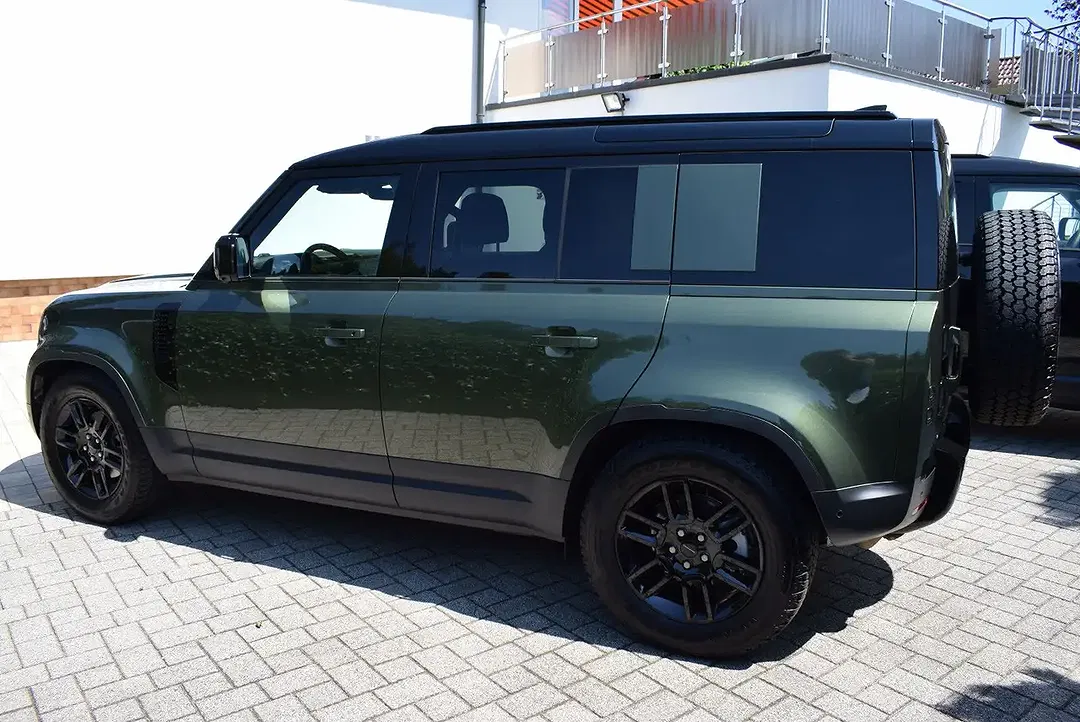 Land Rover Defender - Thumbnail 3