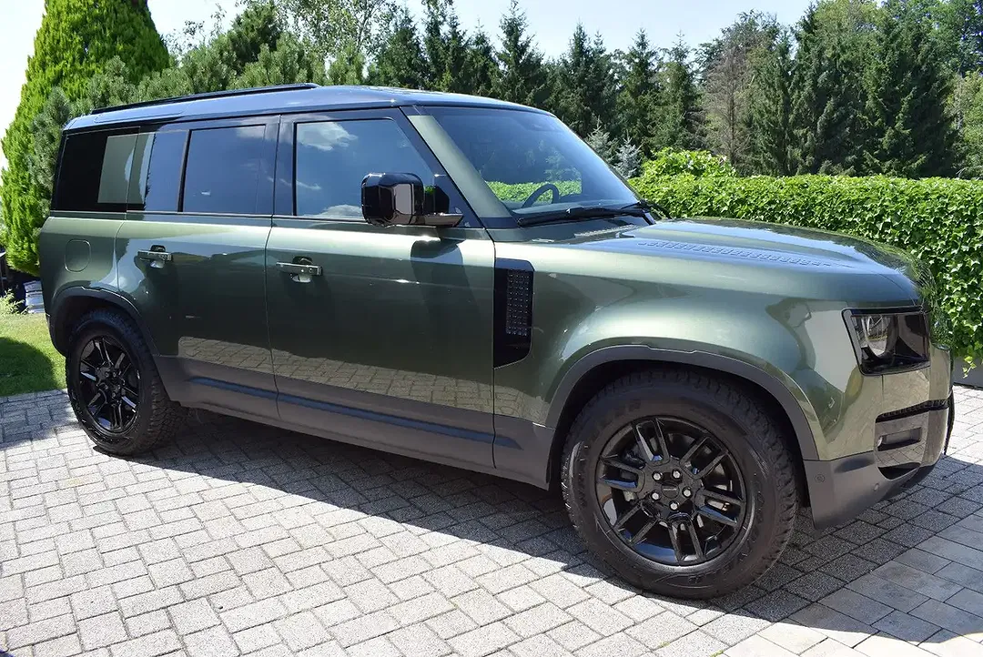 Land Rover Defender - Thumbnail 5